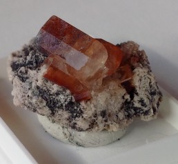 mineral-2-zlaty-topas-z-mexika-foto-pb